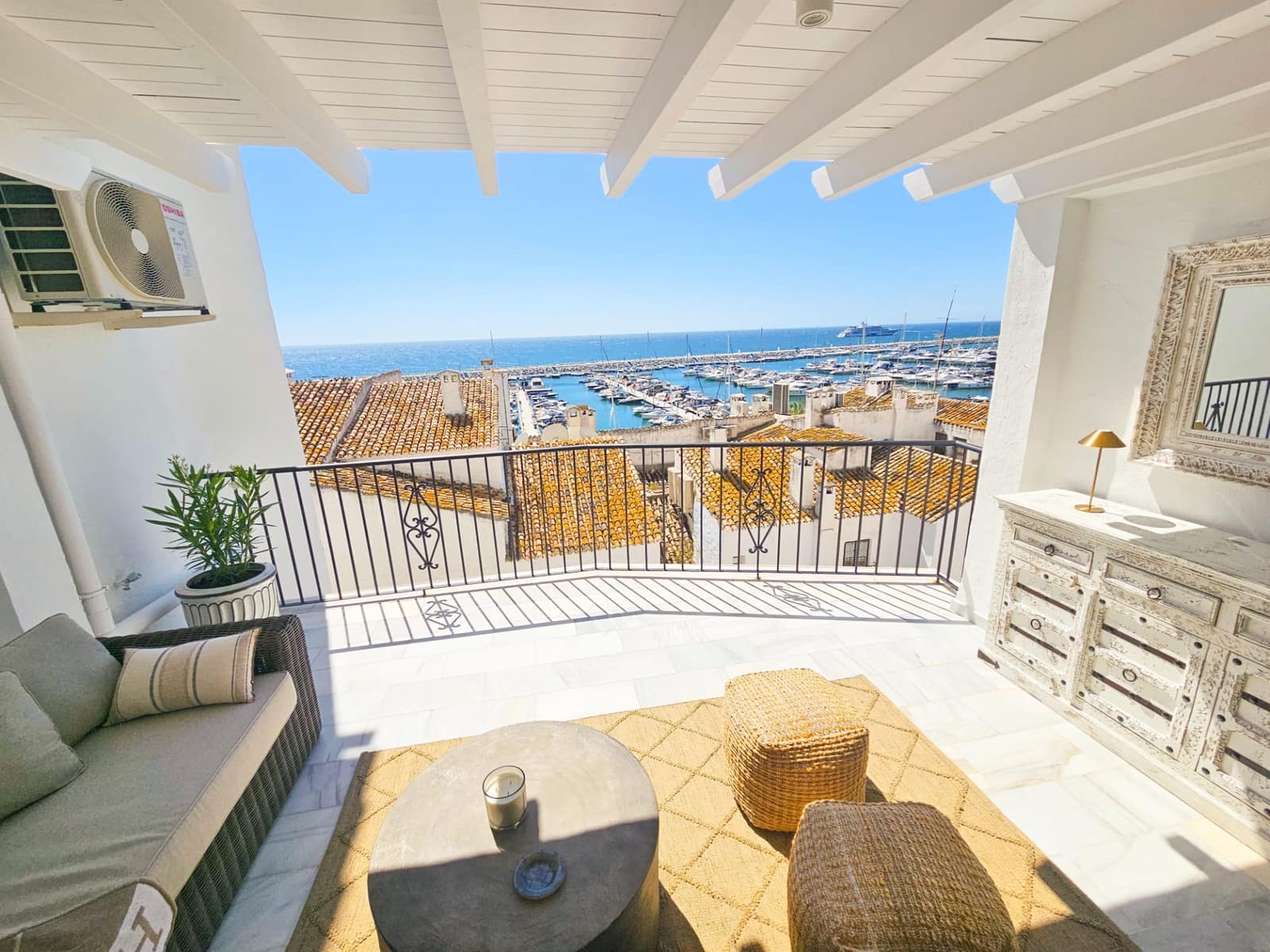 Appartement de 2 chambres à louer à Marbella avec garage - 4 500 € (Ref: 9312036)