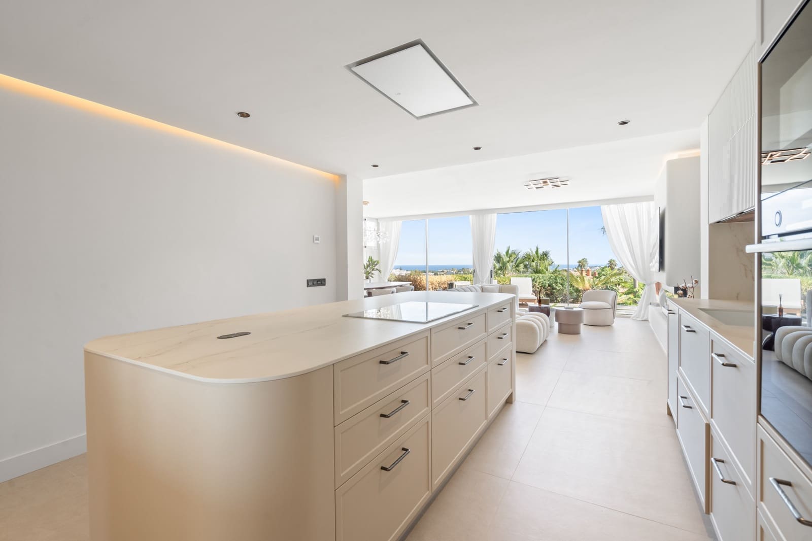 3 bedroom Apartment for sale in Marbella with pool garage - € 1,180,000 (Ref: 9312598)