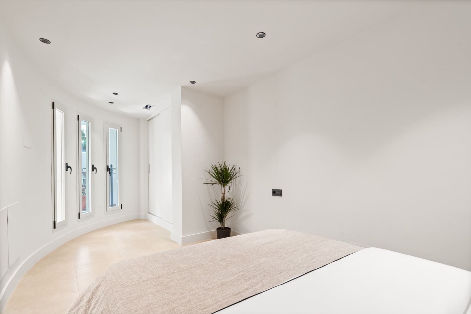 3 bedroom Apartment for sale in Marbella with pool garage - € 1,250,000 (Ref: 9312599)