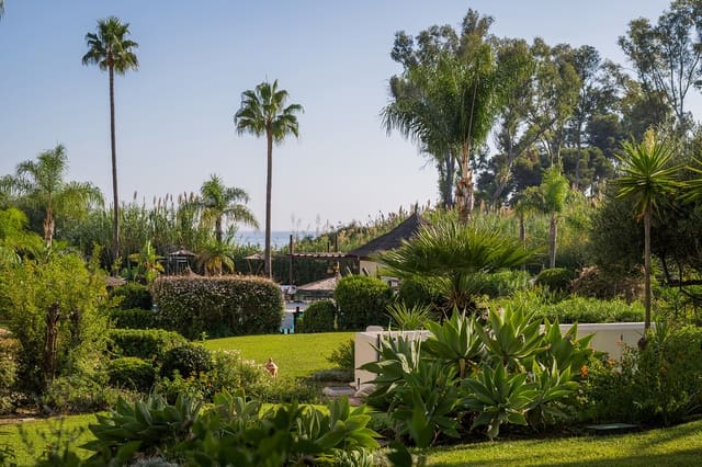 3 bedroom Apartment for sale in Estepona with pool garage - € 1,995,000 (Ref: 9317663)