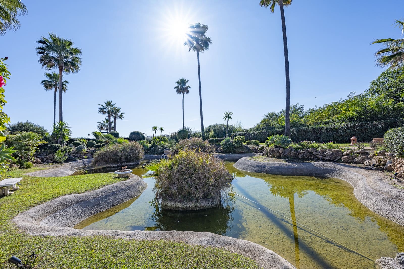 3 bedroom Apartment for sale in Estepona with pool garage - € 1,995,000 (Ref: 9317663)