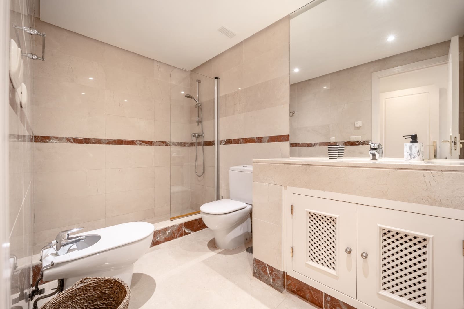 2 bedroom Apartment for sale in San Pedro de Alcantara with pool garage - € 795,000 (Ref: 9317664)