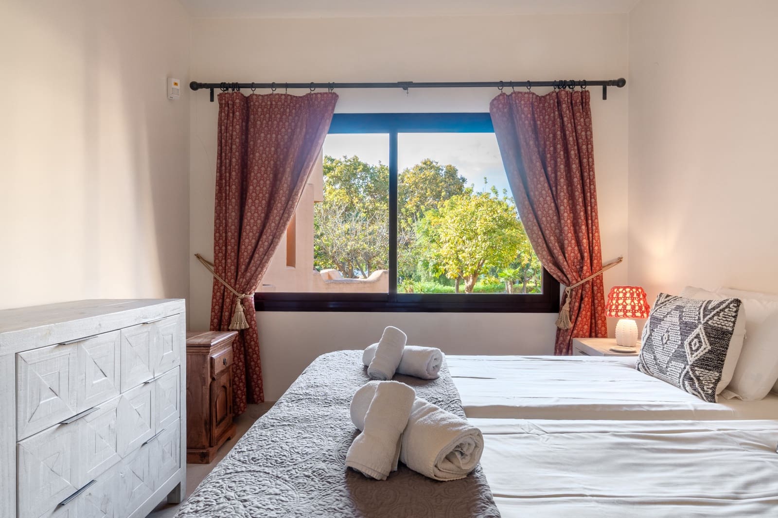 2 bedroom Apartment for sale in San Pedro de Alcantara with pool garage - € 795,000 (Ref: 9317664)