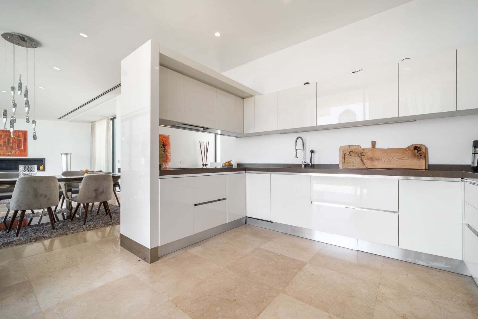 5 bedroom Villa for sale in Benahavis with pool garage - € 3,950,000 (Ref: 9330477)