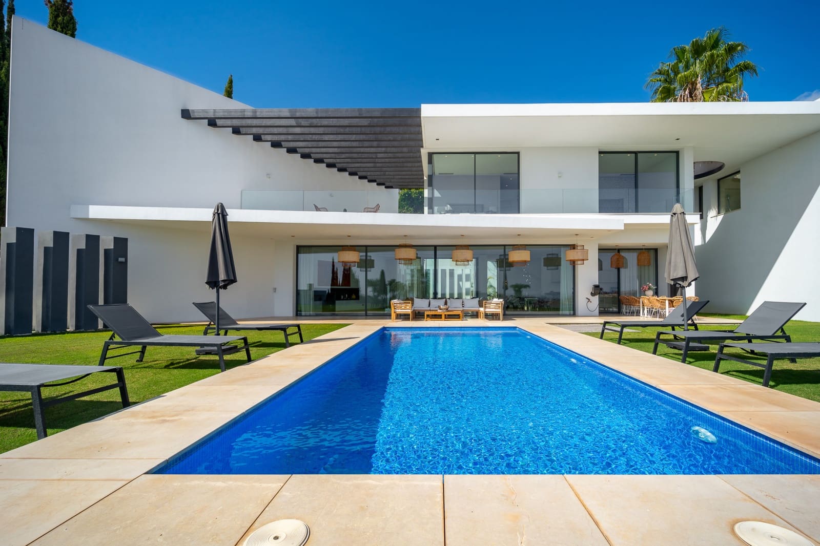 5 bedroom Villa for sale in Benahavis with pool garage - € 3,950,000 (Ref: 9330477)