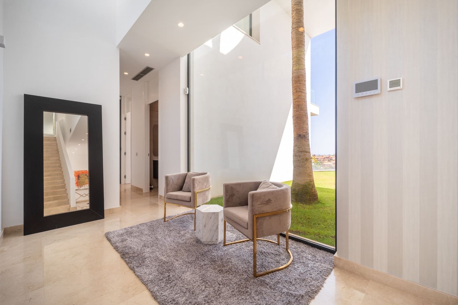 5 bedroom Villa for sale in Benahavis with pool garage - € 3,950,000 (Ref: 9330477)