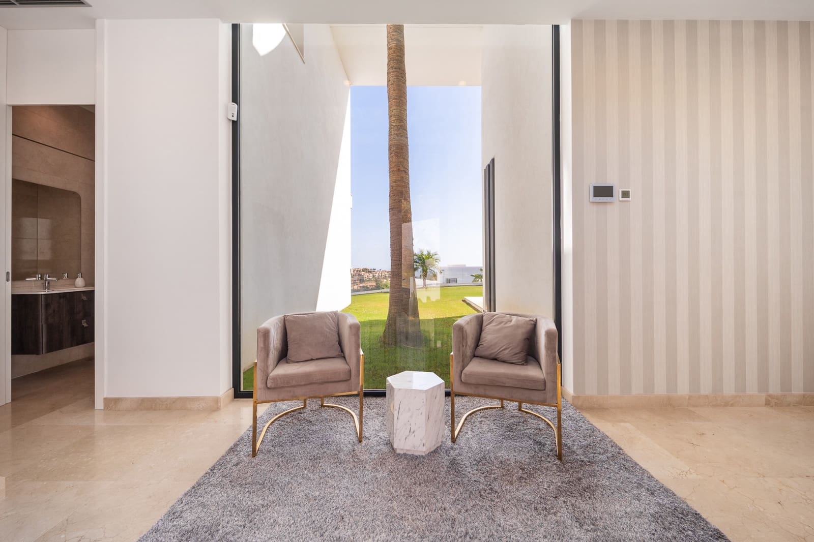 5 bedroom Villa for sale in Benahavis with pool garage - € 3,950,000 (Ref: 9330477)