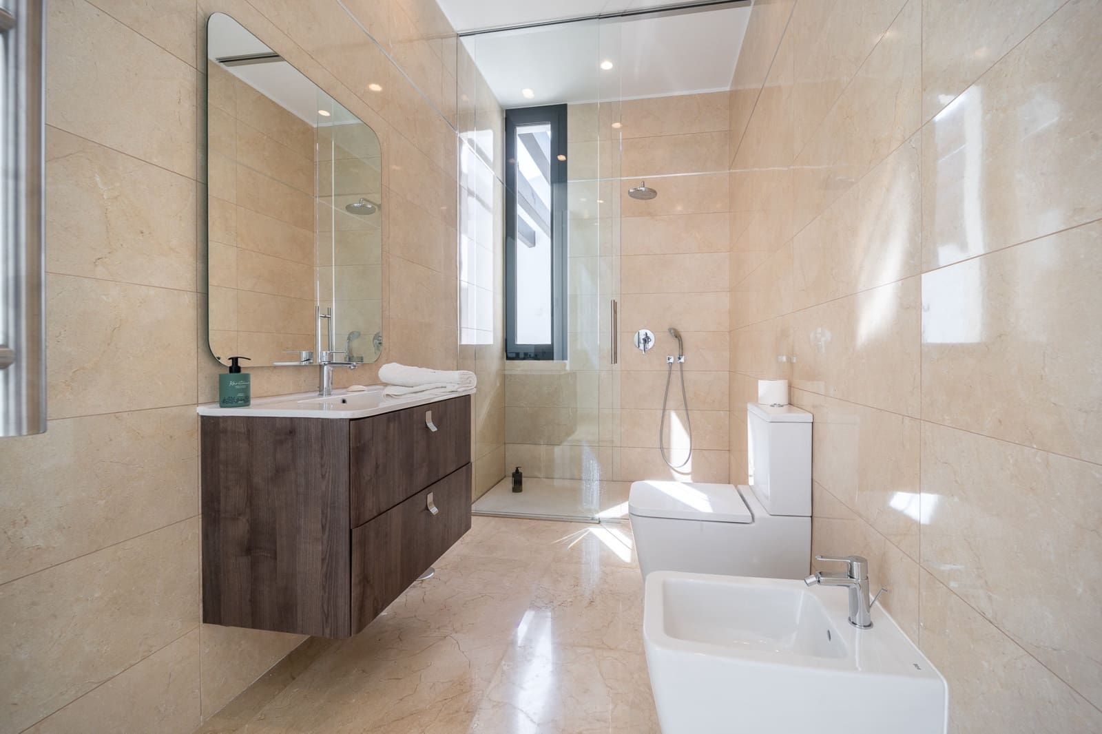 5 bedroom Villa for sale in Benahavis with pool garage - € 3,950,000 (Ref: 9330477)