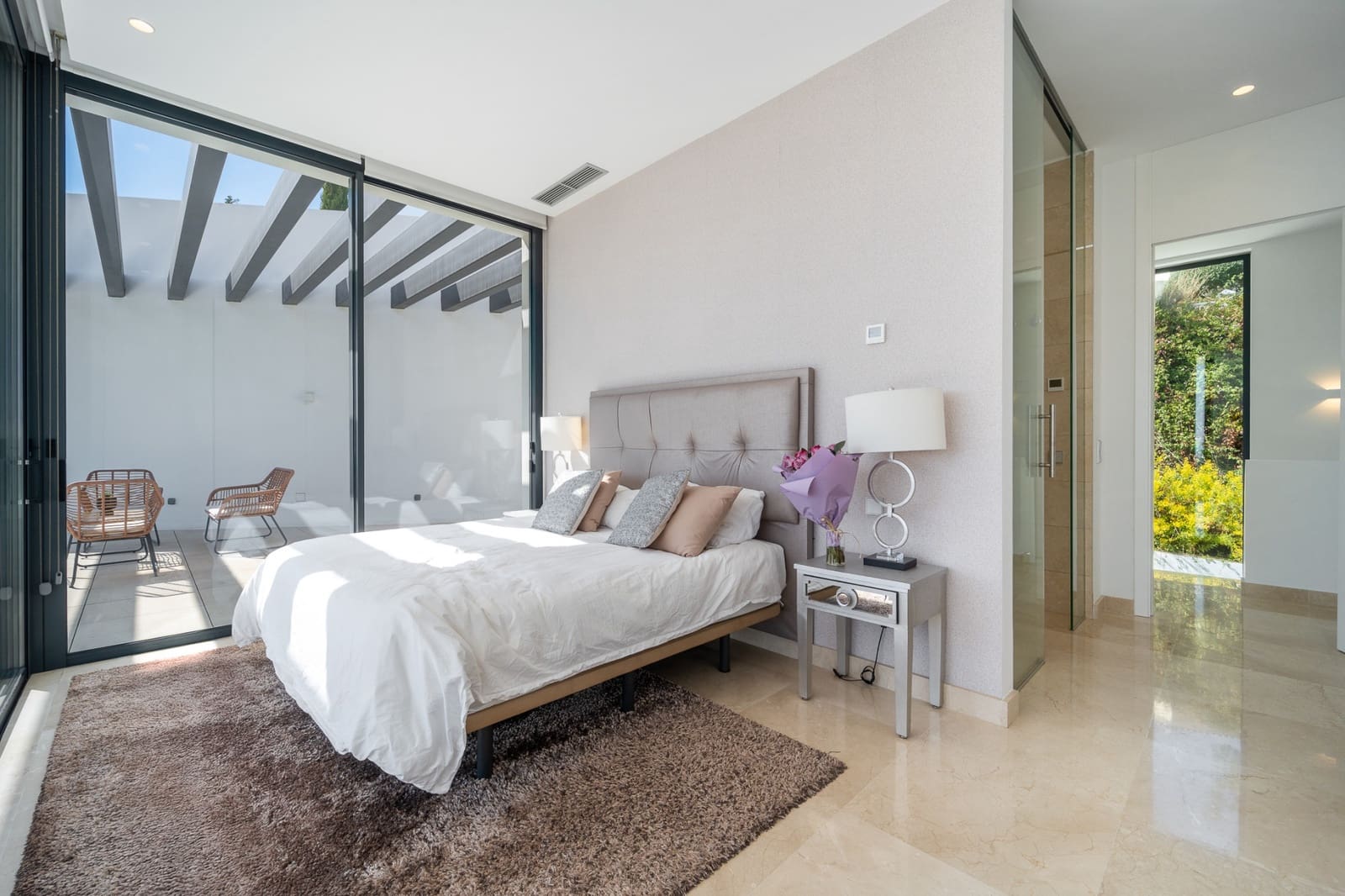 5 bedroom Villa for sale in Benahavis with pool garage - € 3,950,000 (Ref: 9330477)