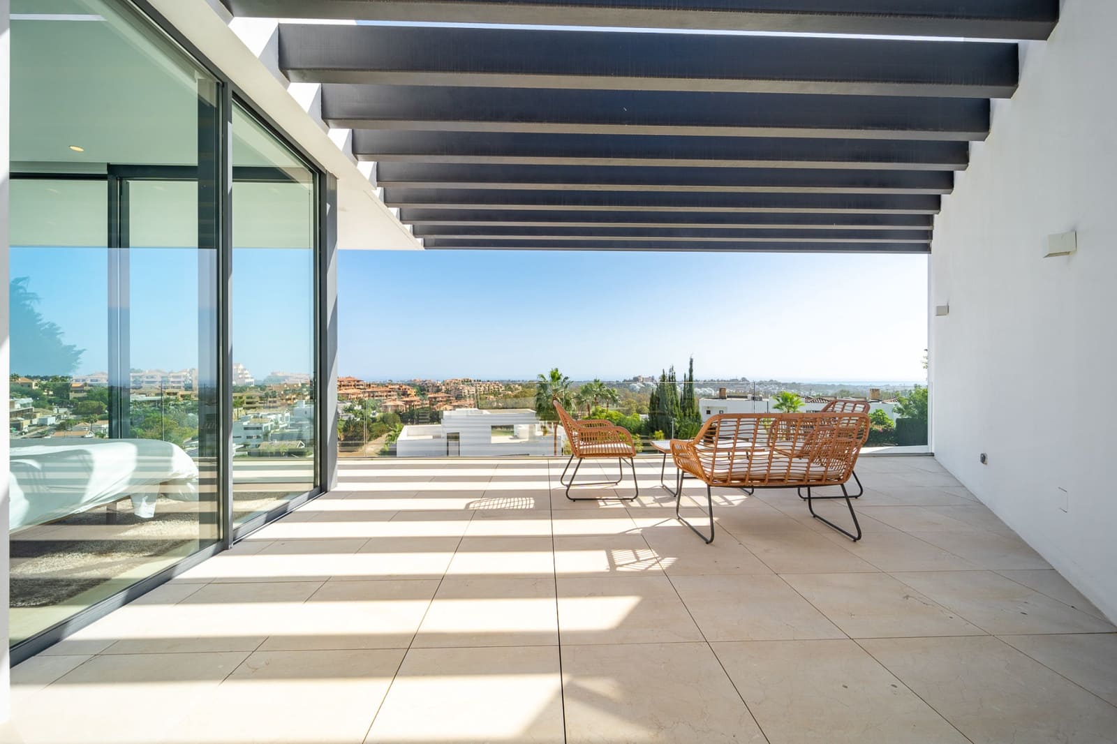 5 bedroom Villa for sale in Benahavis with pool garage - € 3,950,000 (Ref: 9330477)