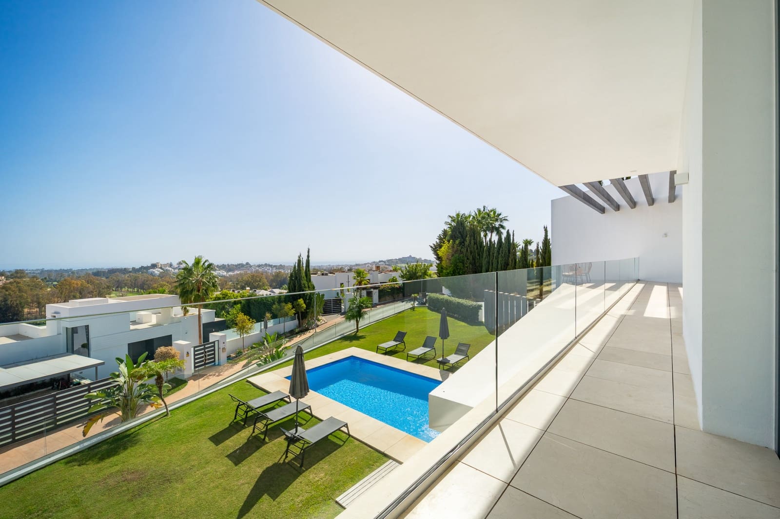 5 bedroom Villa for sale in Benahavis with pool garage - € 3,950,000 (Ref: 9330477)
