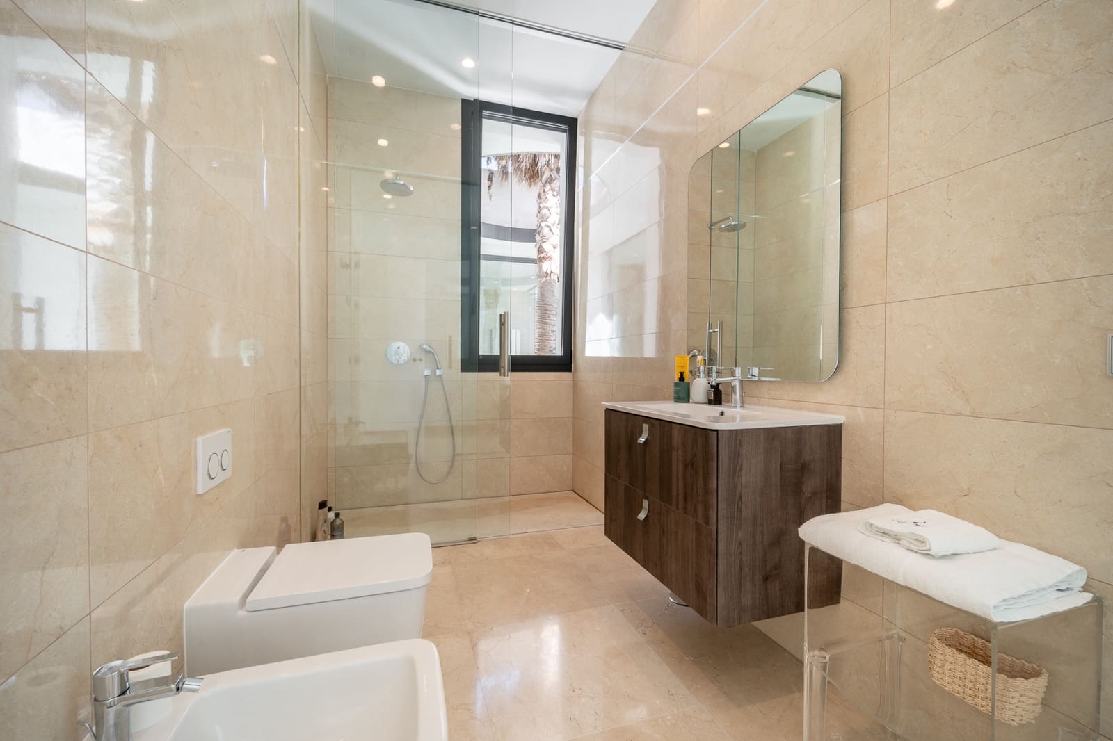 5 bedroom Villa for sale in Benahavis with pool garage - € 3,950,000 (Ref: 9330477)