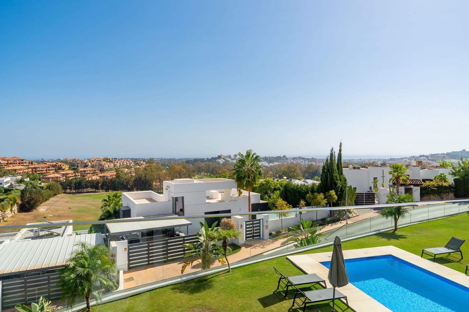 5 bedroom Villa for sale in Benahavis with pool garage - € 3,950,000 (Ref: 9330477)