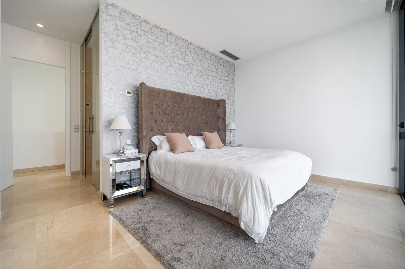 5 bedroom Villa for sale in Benahavis with pool garage - € 3,950,000 (Ref: 9330477)