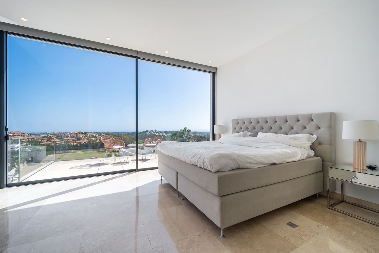5 bedroom Villa for sale in Benahavis with pool garage - € 3,950,000 (Ref: 9330477)