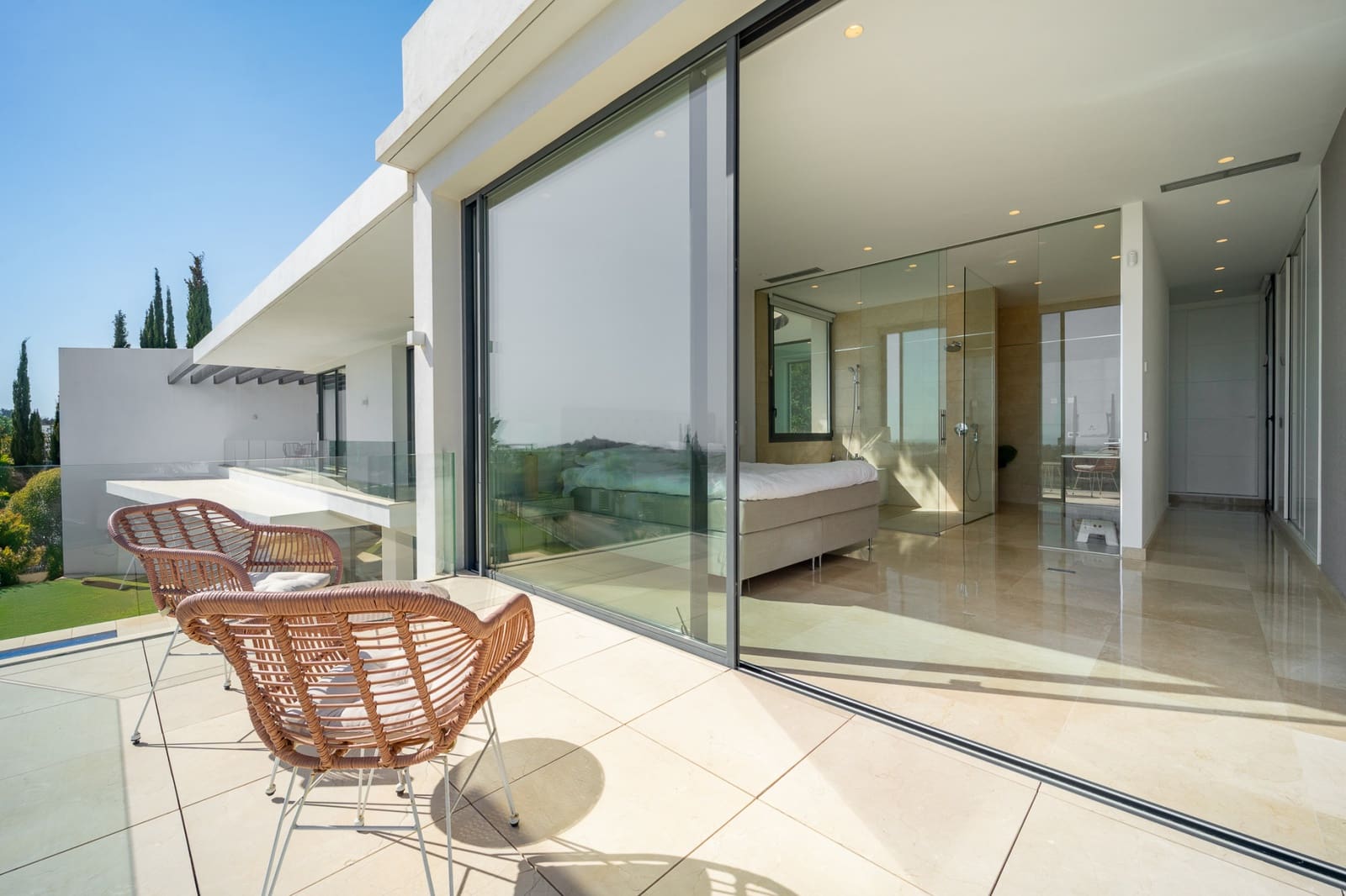 5 bedroom Villa for sale in Benahavis with pool garage - € 3,950,000 (Ref: 9330477)