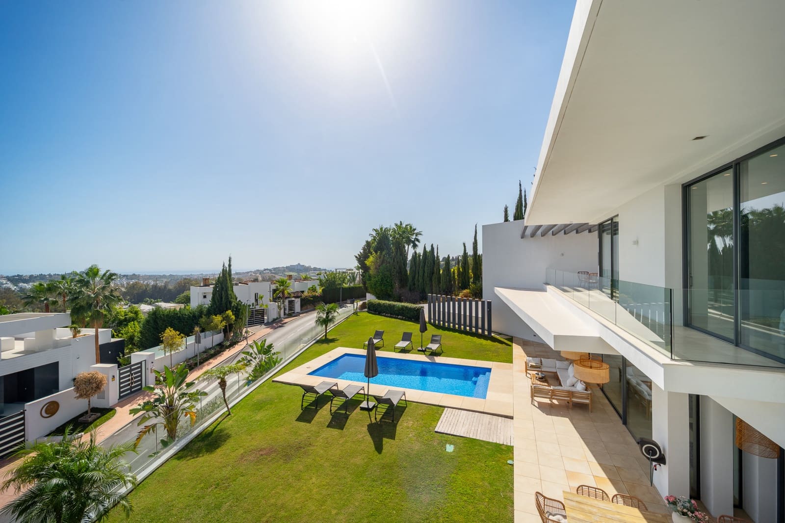 5 bedroom Villa for sale in Benahavis with pool garage - € 3,950,000 (Ref: 9330477)