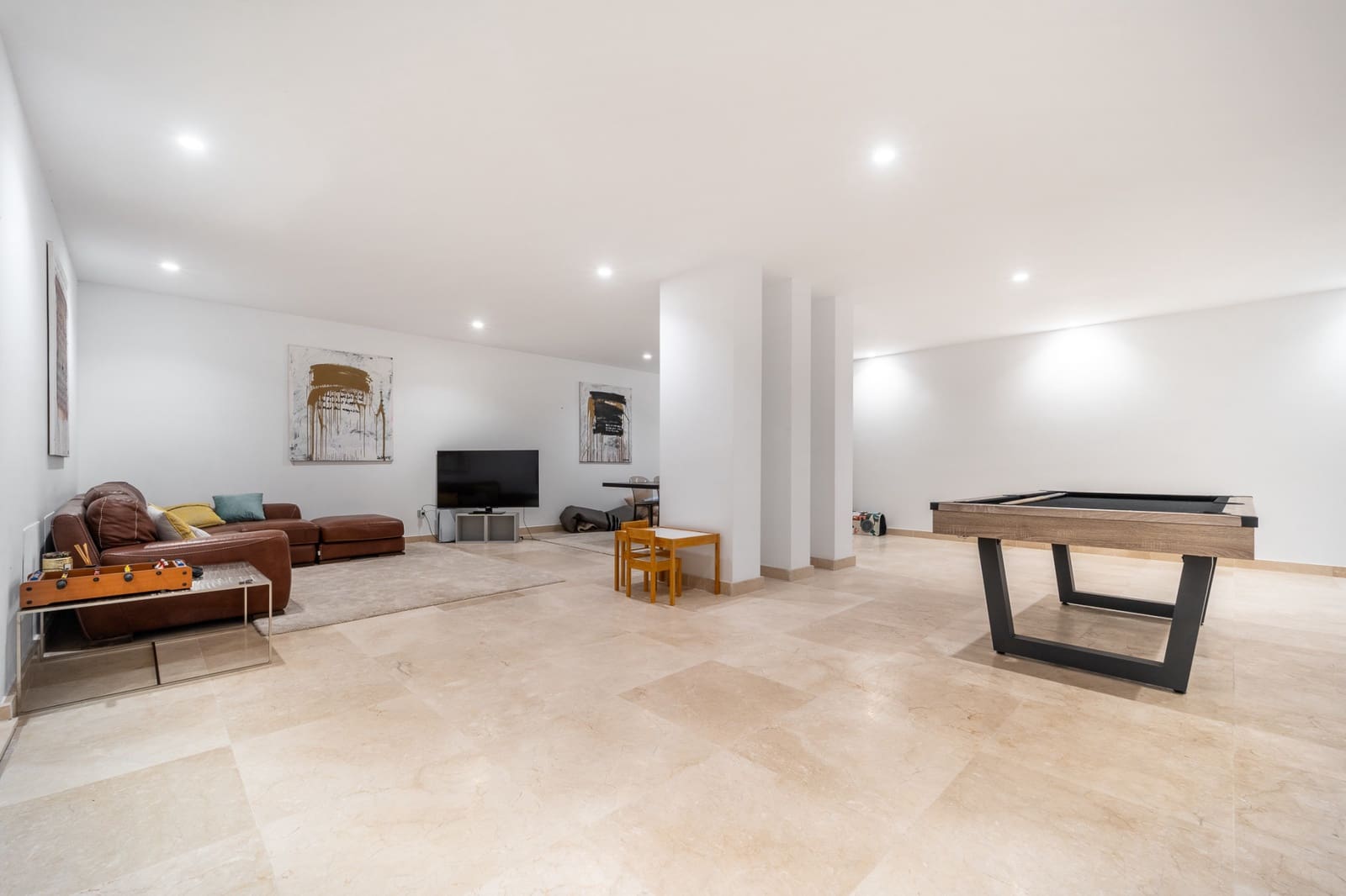 5 bedroom Villa for sale in Benahavis with pool garage - € 3,950,000 (Ref: 9330477)