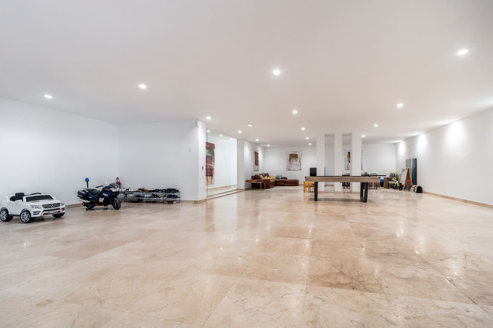 5 bedroom Villa for sale in Benahavis with pool garage - € 3,950,000 (Ref: 9330477)