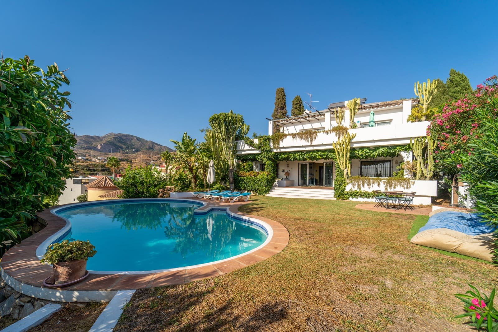 6 Zimmer Villa zu vermieten in Marbella mit Pool Garage - 6.800 € (Ref: 9339180)