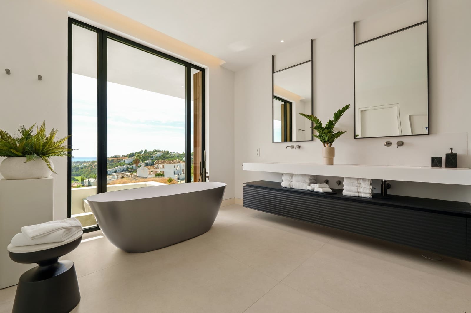 6 bedroom Villa for sale in Benahavis with pool garage - € 7,450,000 (Ref: 9347101)