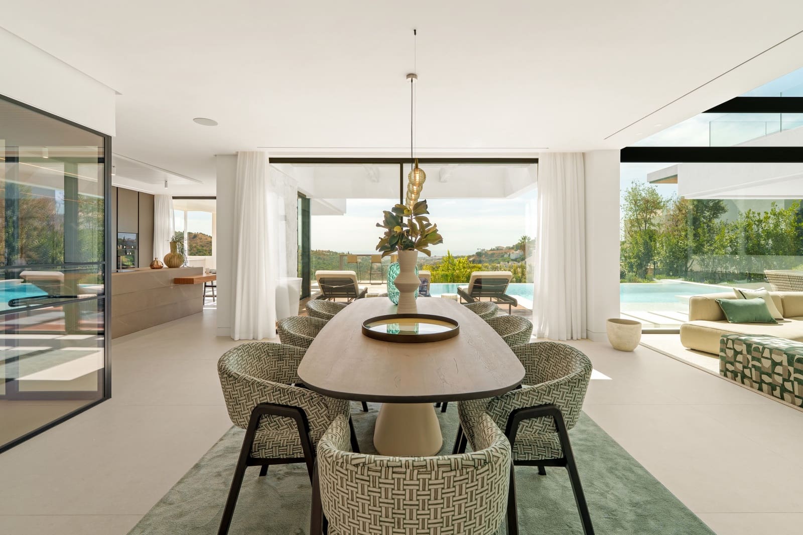 6 bedroom Villa for sale in Benahavis with pool garage - € 7,450,000 (Ref: 9347101)