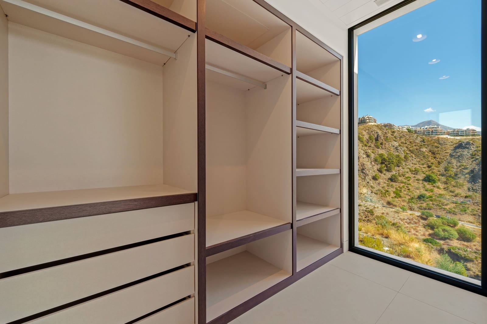 6 bedroom Villa for sale in Benahavis with pool garage - € 7,450,000 (Ref: 9347101)