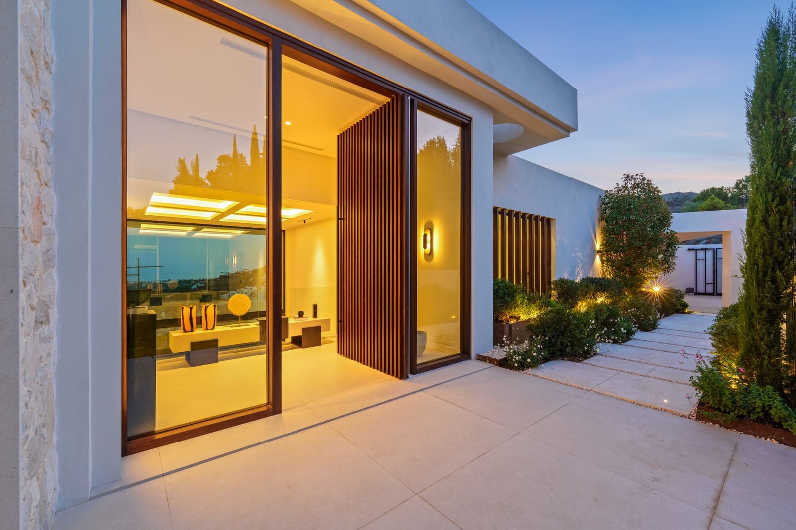 6 bedroom Villa for sale in Benahavis with pool garage - € 7,450,000 (Ref: 9347101)