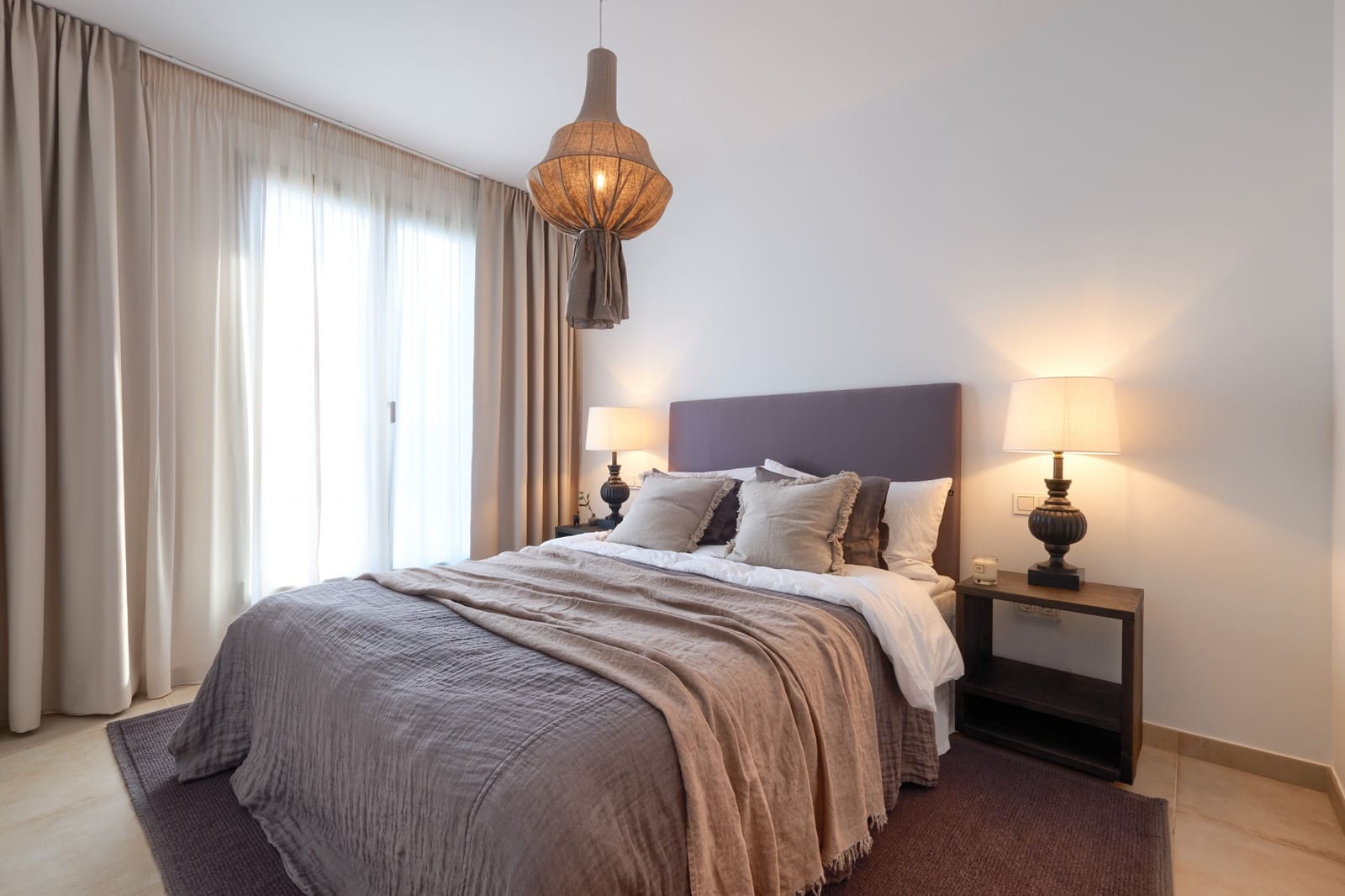 6 bedroom Villa for sale in Estepona with pool garage - € 1,875,000 (Ref: 9347102)