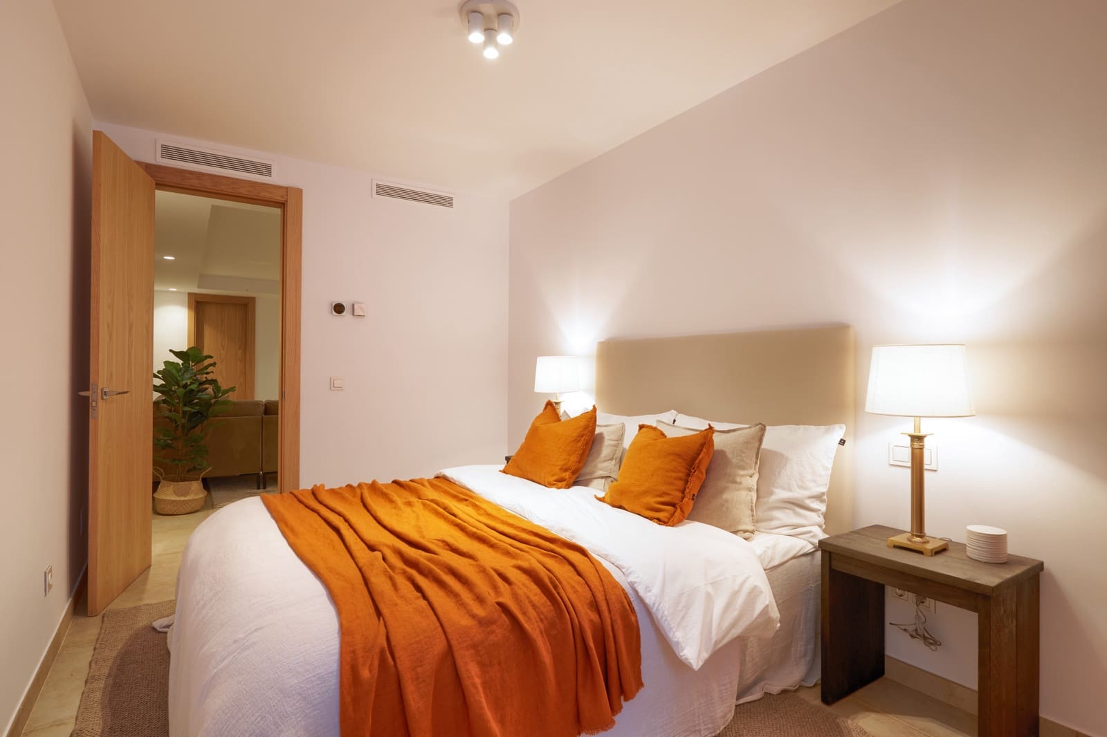 6 bedroom Villa for sale in Estepona with pool garage - € 1,875,000 (Ref: 9347102)