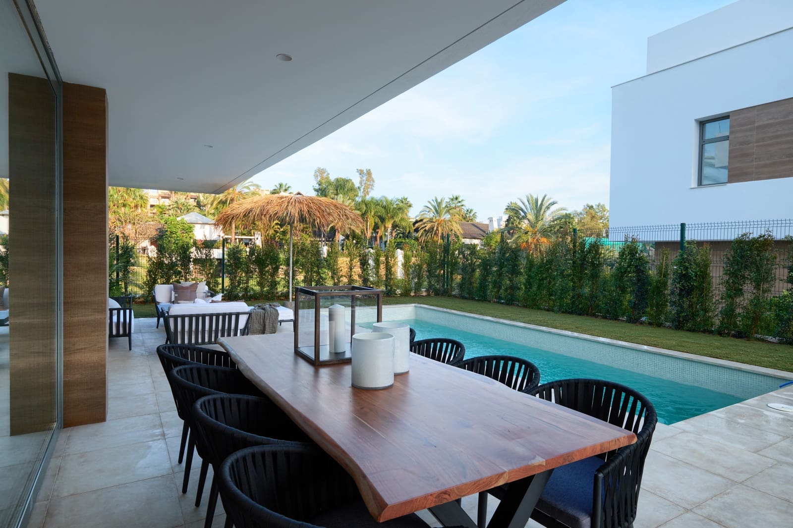 6 bedroom Villa for sale in Estepona with pool garage - € 1,875,000 (Ref: 9347102)
