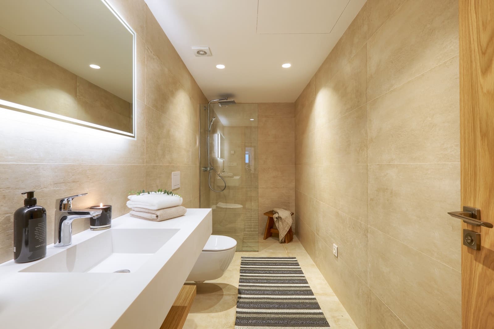 6 bedroom Villa for sale in Estepona with pool garage - € 1,875,000 (Ref: 9347102)