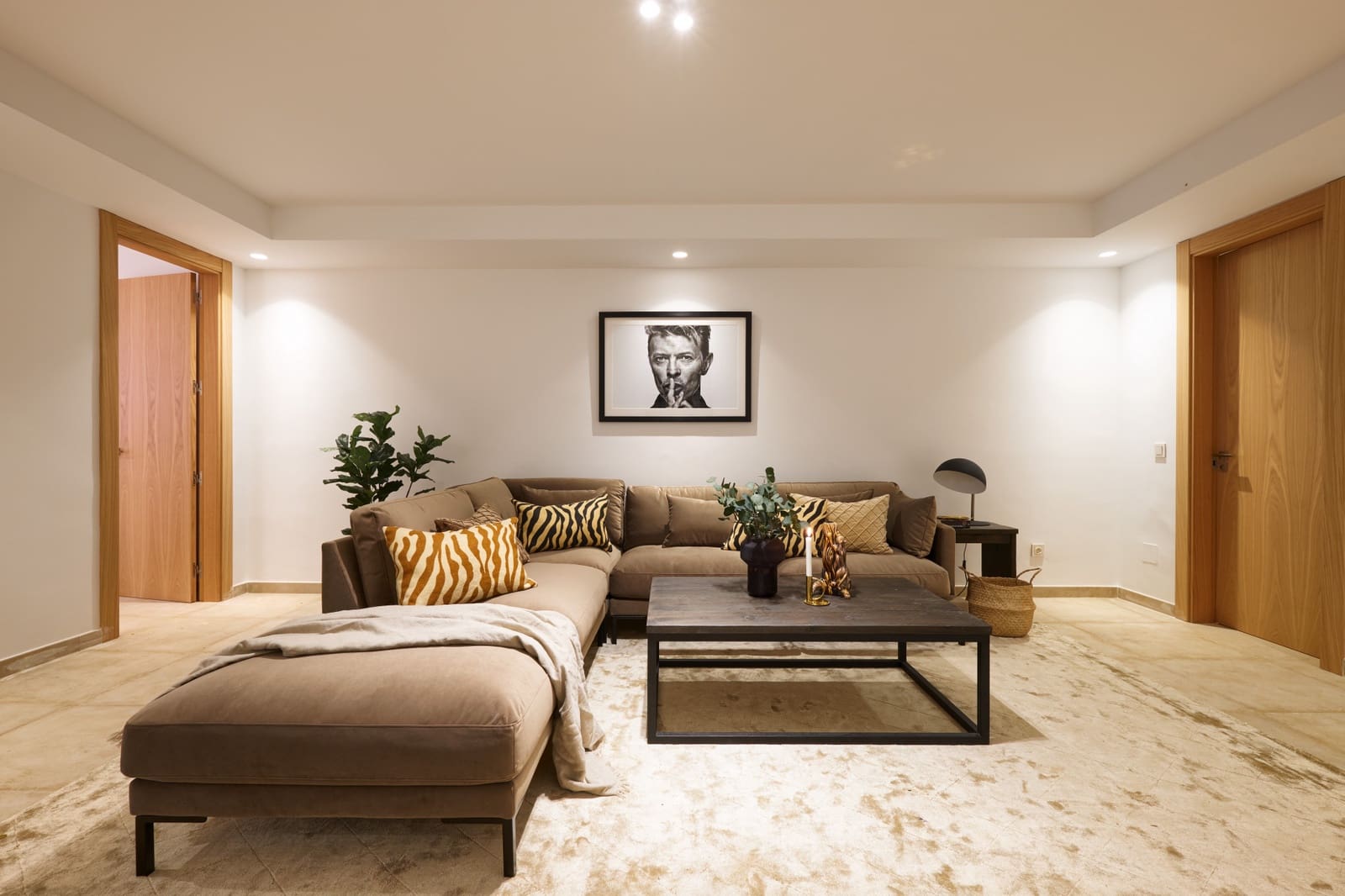 6 bedroom Villa for sale in Estepona with pool garage - € 1,875,000 (Ref: 9347102)