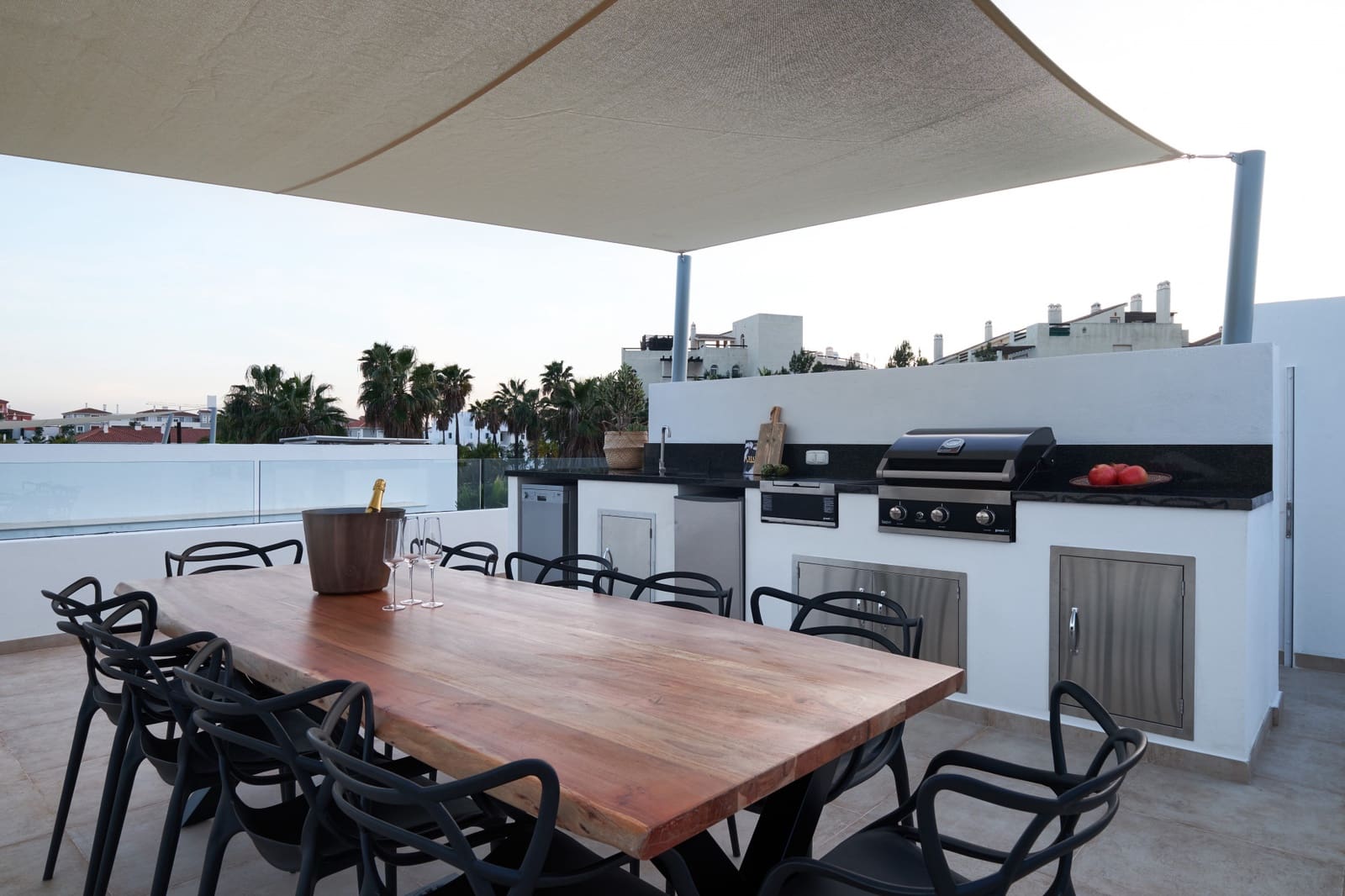 6 bedroom Villa for sale in Estepona with pool garage - € 1,875,000 (Ref: 9347102)