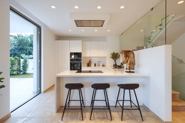 6 slaapkamer Villa te koop in Estepona met zwembad garage - € 1.875.000 (Ref: 9347102)