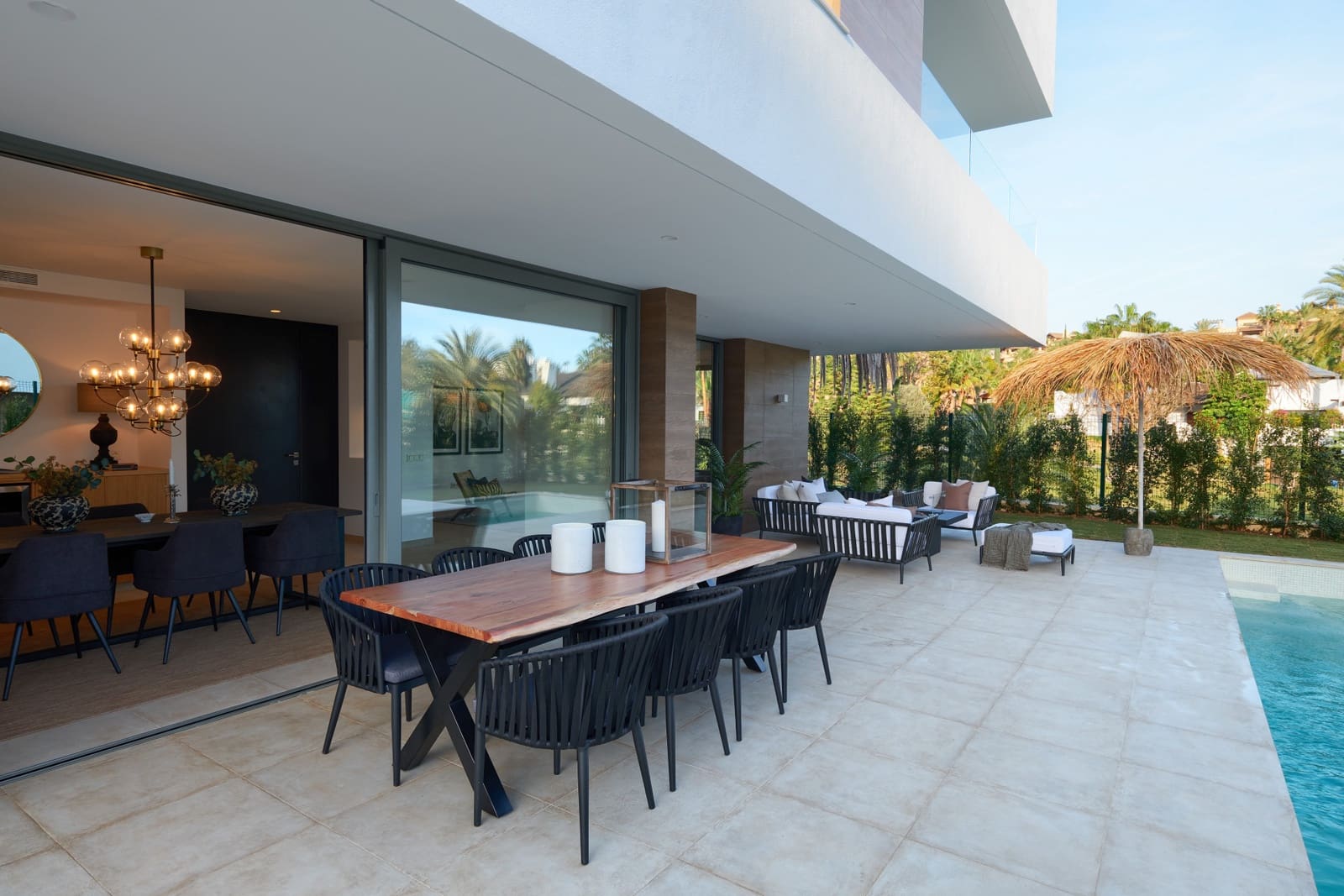 6 bedroom Villa for sale in Estepona with pool garage - € 1,875,000 (Ref: 9347102)