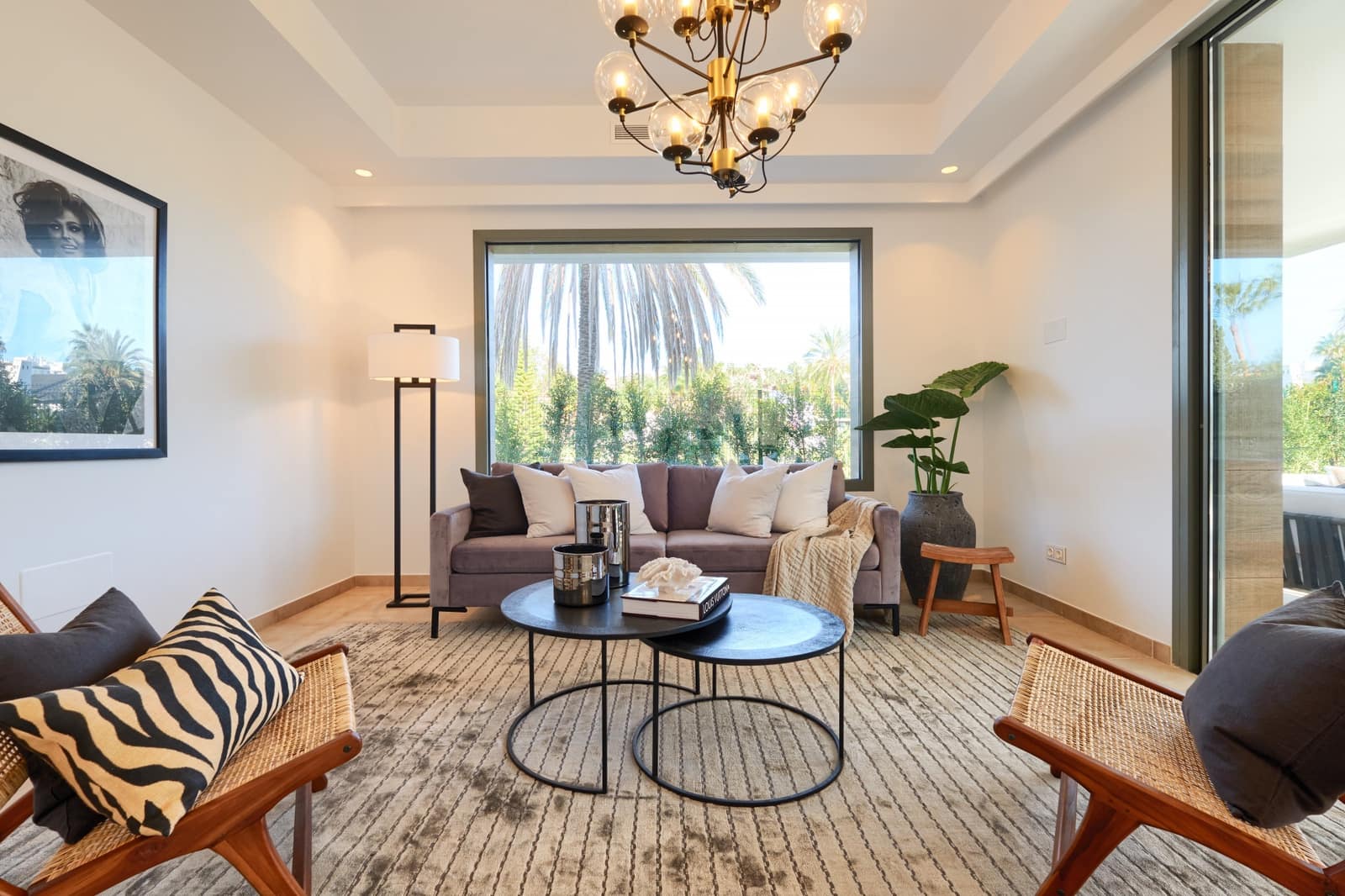 6 bedroom Villa for sale in Estepona with pool garage - € 1,875,000 (Ref: 9347102)