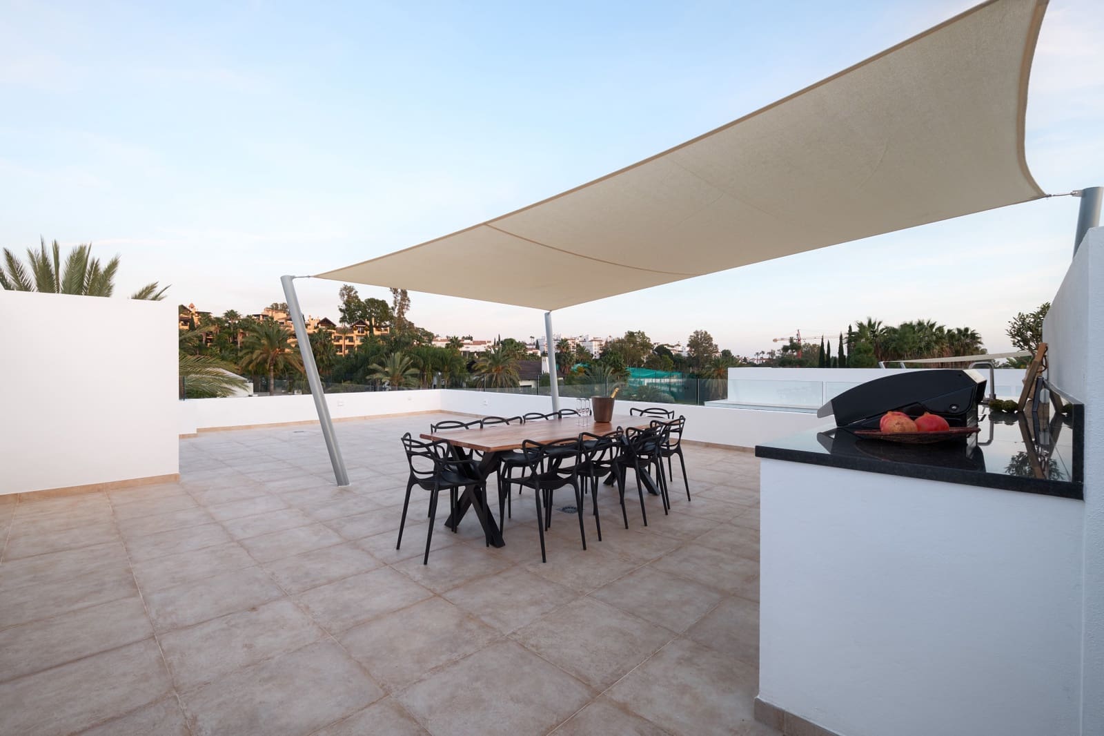 6 bedroom Villa for sale in Estepona with pool garage - € 1,875,000 (Ref: 9347102)