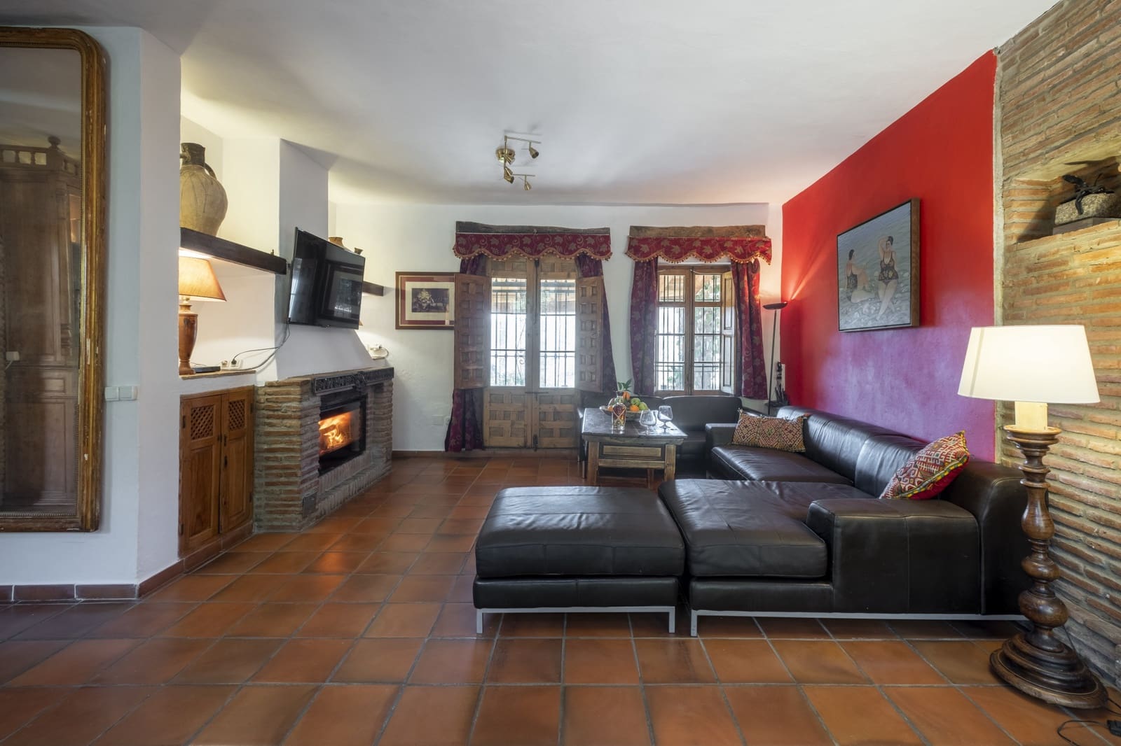 6 soveværelse Villa til salg i Sayalonga med swimmingpool - € 780.000 (Ref: 9349315)