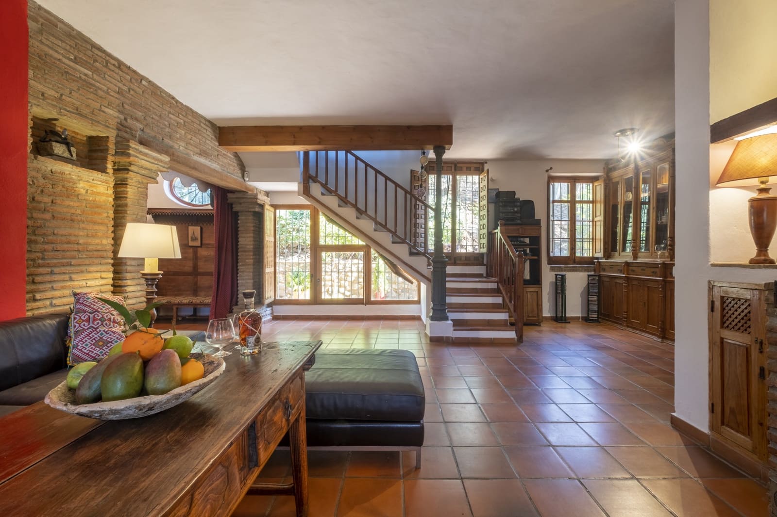 6 soveværelse Villa til salg i Sayalonga med swimmingpool - € 780.000 (Ref: 9349315)