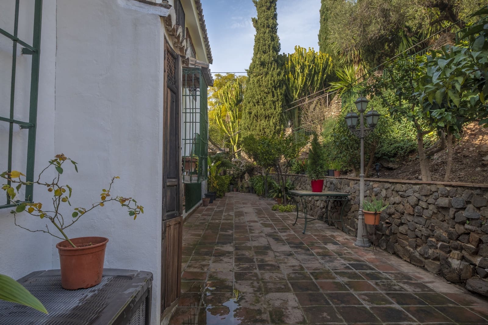 6 soveværelse Villa til salg i Sayalonga med swimmingpool - € 780.000 (Ref: 9349315)