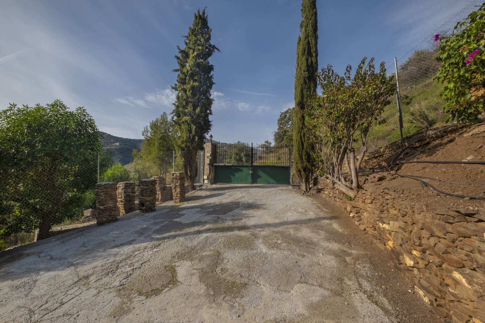 6 soveværelse Villa til salg i Sayalonga med swimmingpool - € 780.000 (Ref: 9349315)