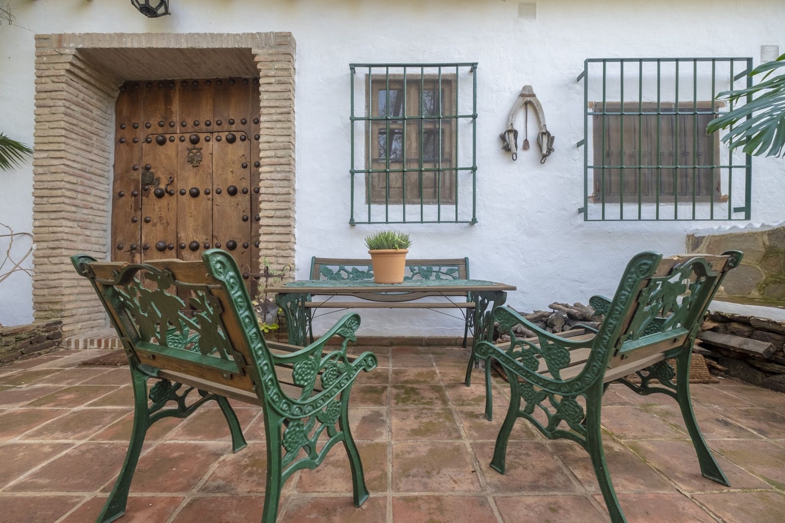 6 soveværelse Villa til salg i Sayalonga med swimmingpool - € 780.000 (Ref: 9349315)