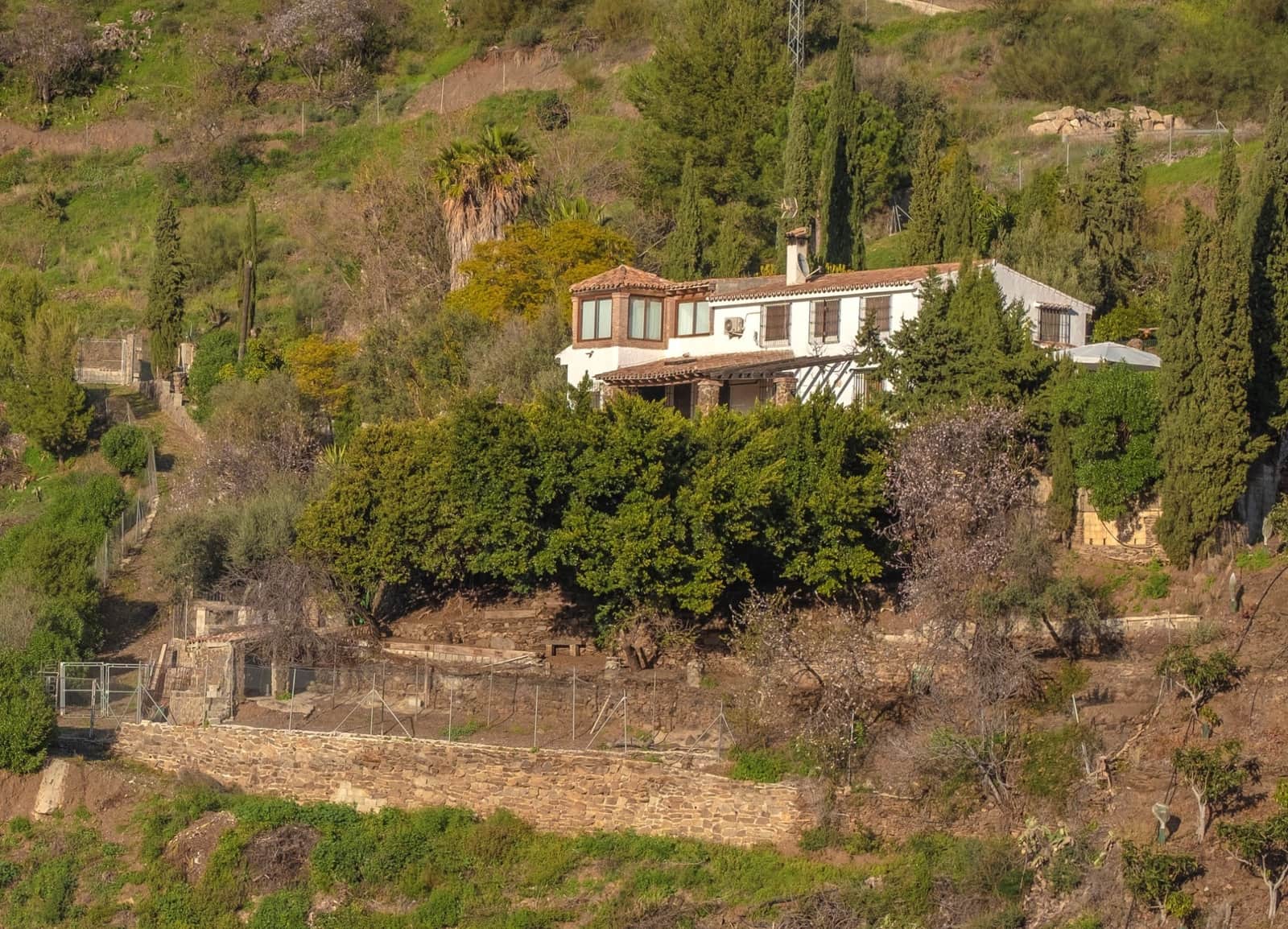 6 soveværelse Villa til salg i Sayalonga med swimmingpool - € 780.000 (Ref: 9349315)