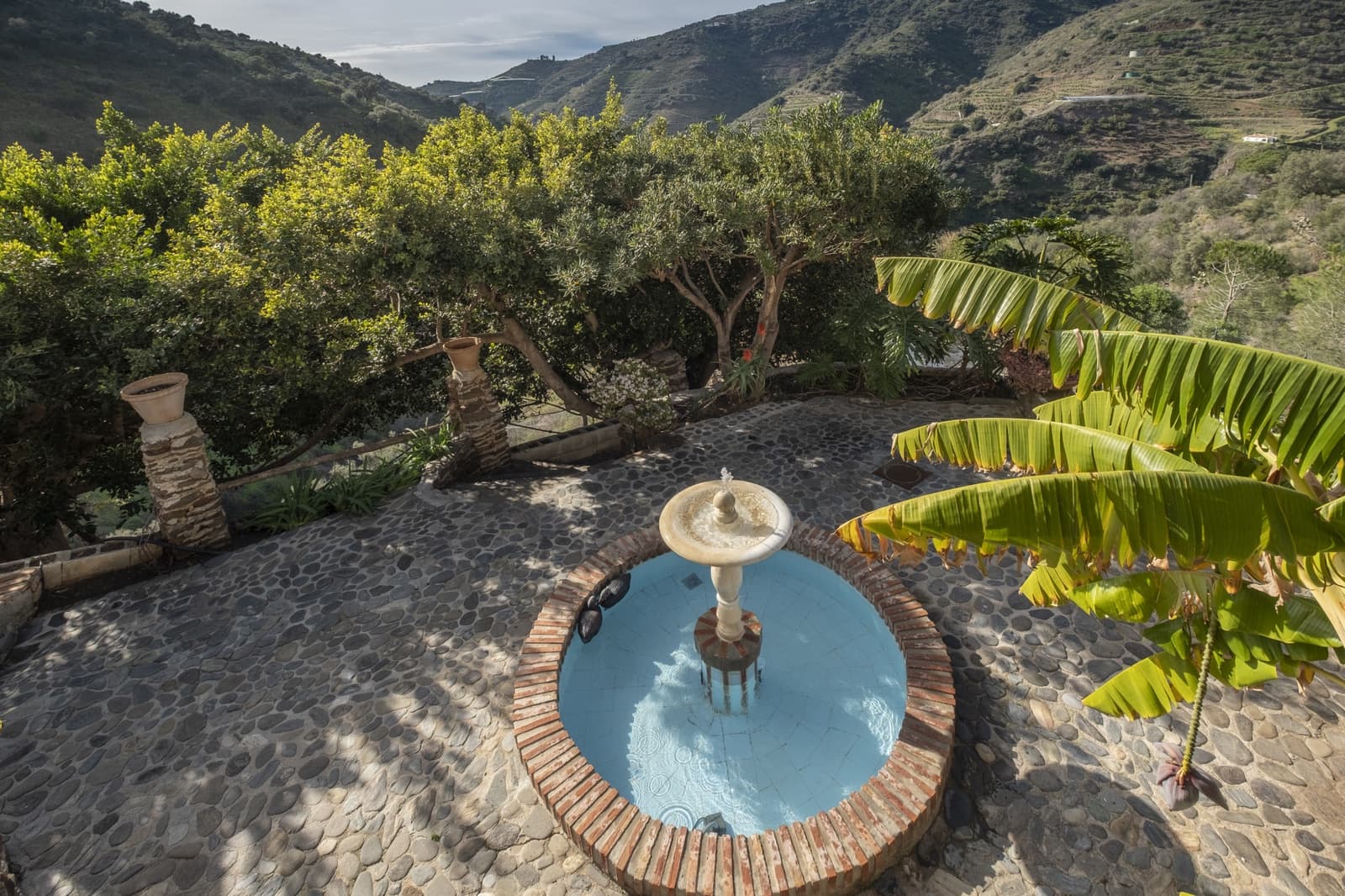 6 soveværelse Villa til salg i Sayalonga med swimmingpool - € 780.000 (Ref: 9349315)