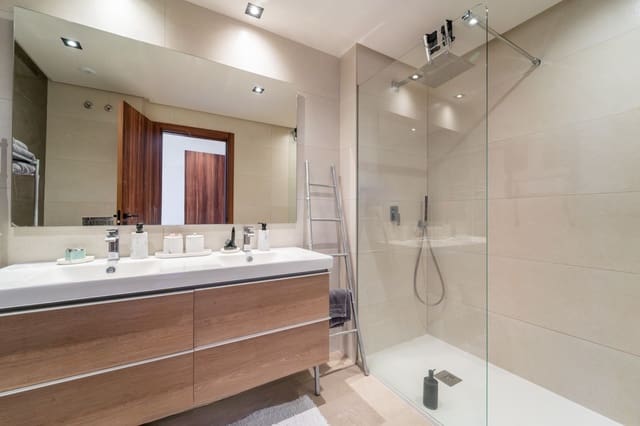 2 slaapkamer Appartement te koop in Marbella met zwembad garage - € 700.000 (Ref: 9359052)