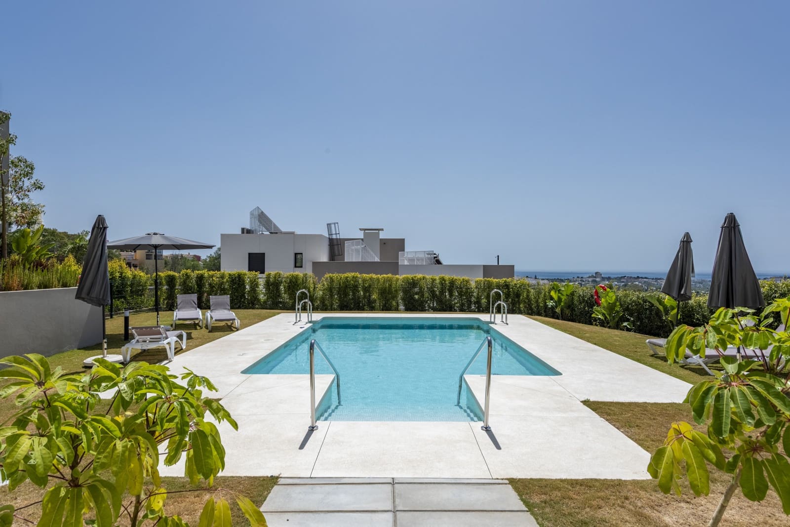 2 slaapkamer Appartement te koop in Marbella met zwembad garage - € 700.000 (Ref: 9359052)