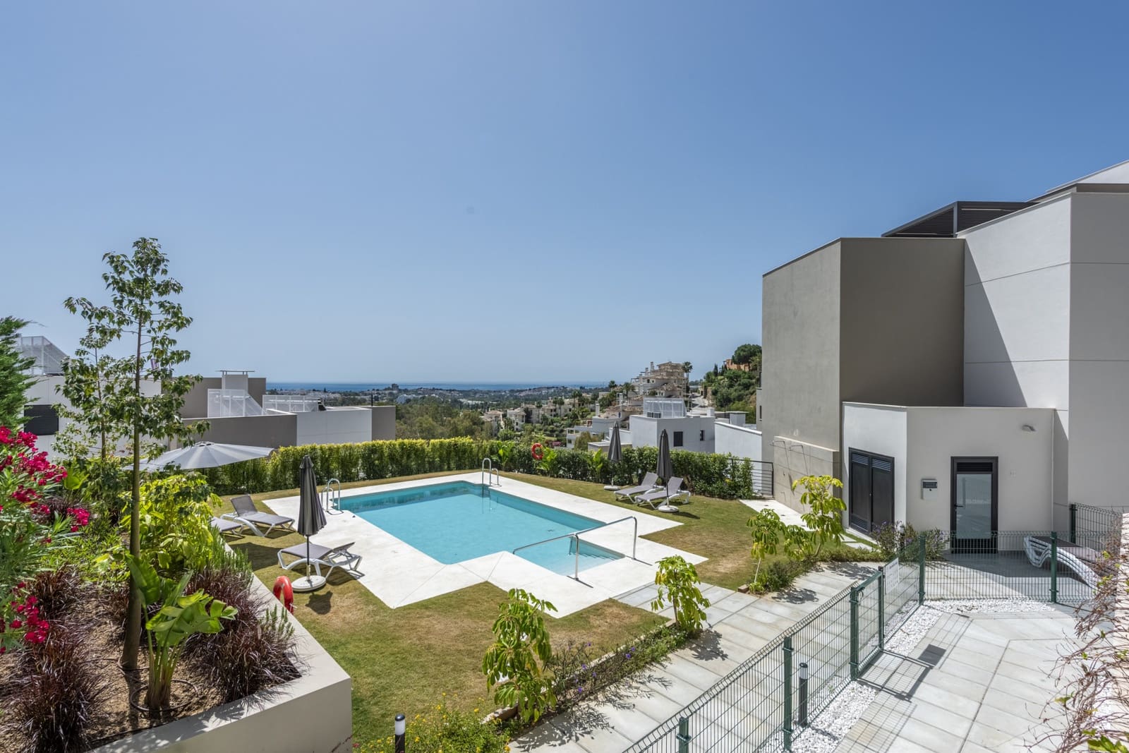 2 slaapkamer Appartement te koop in Marbella met zwembad garage - € 700.000 (Ref: 9359052)