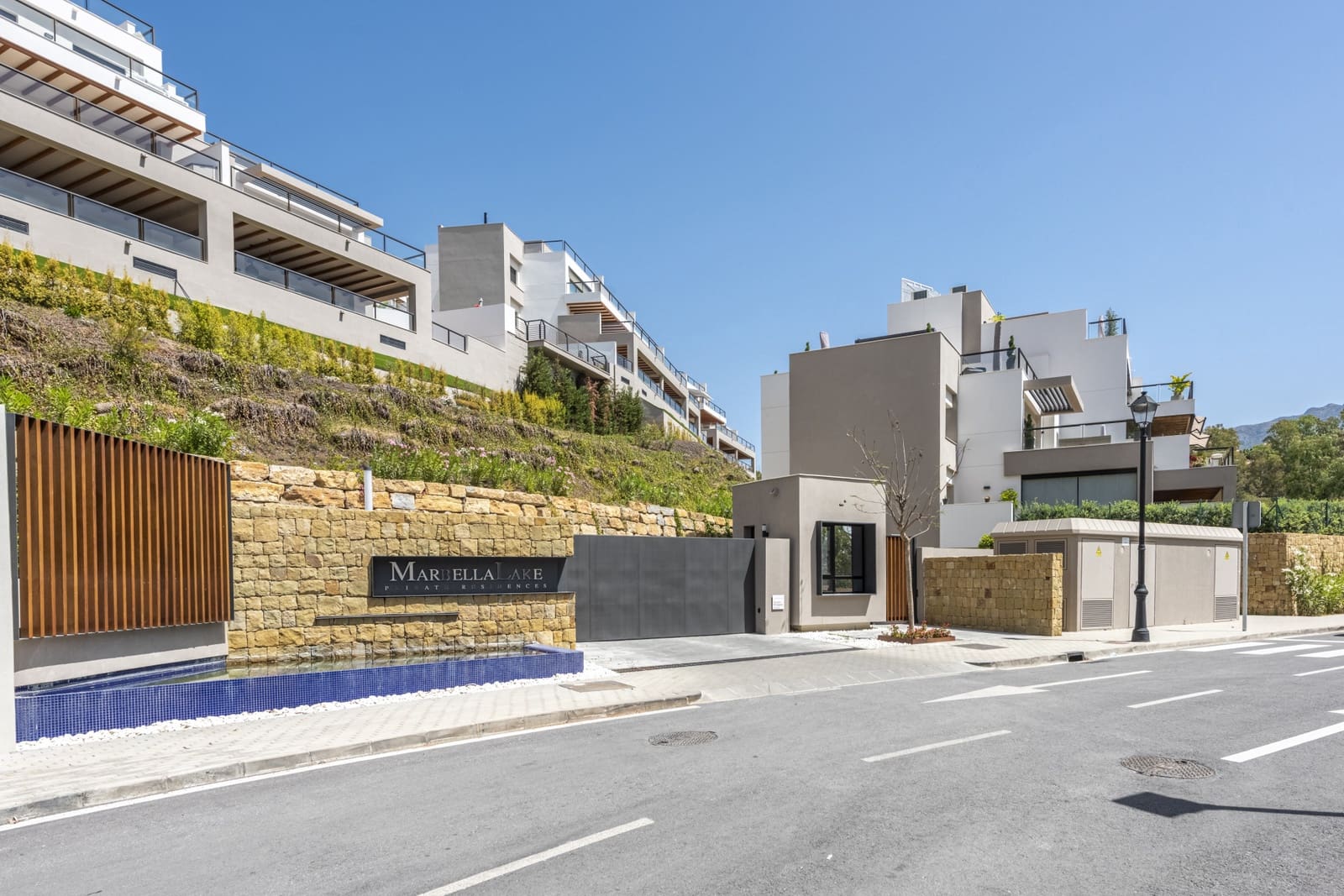 2 slaapkamer Appartement te koop in Marbella met zwembad garage - € 700.000 (Ref: 9359052)