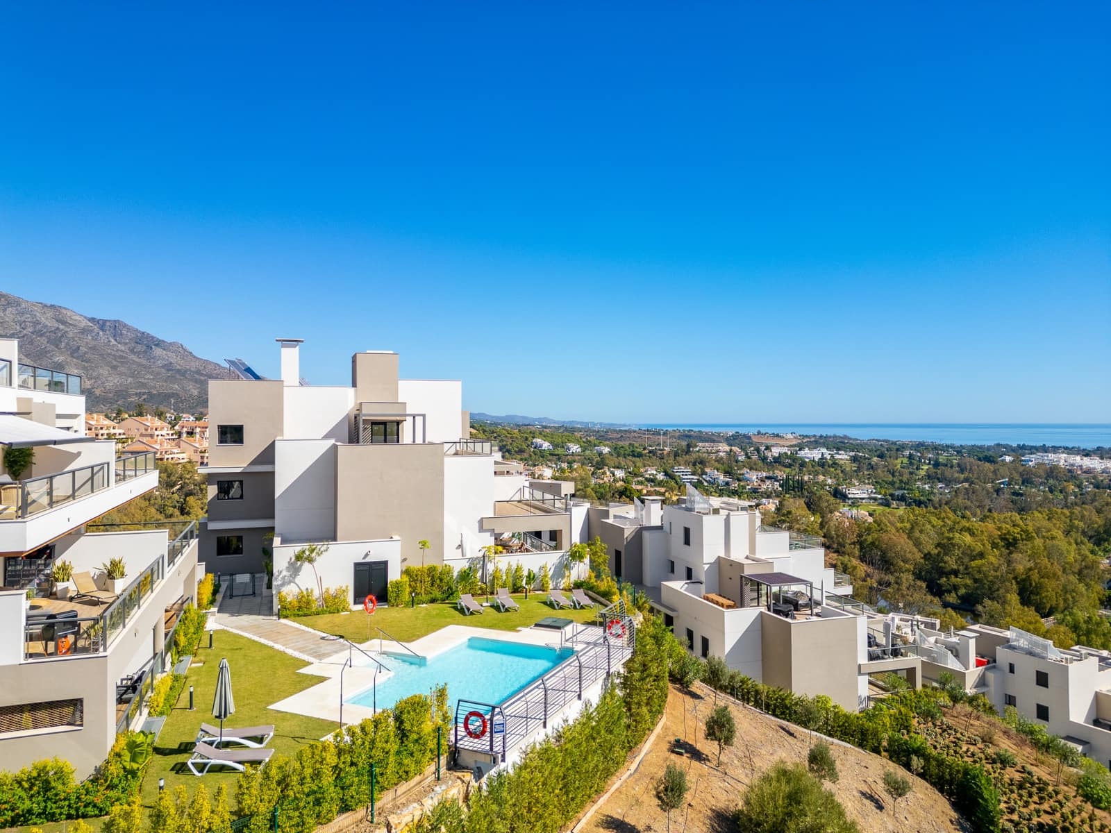 2 slaapkamer Appartement te koop in Marbella met zwembad garage - € 700.000 (Ref: 9359052)